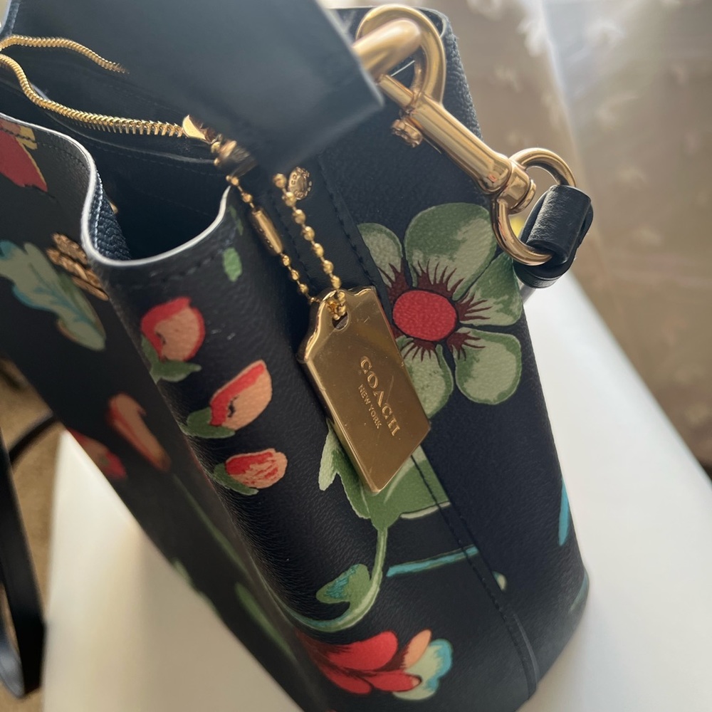 Cute small coach floral purse.